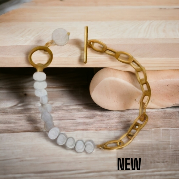 NEW! Asymmetric Faux Pearl & Love  Bracelet - Picture 3 of 9